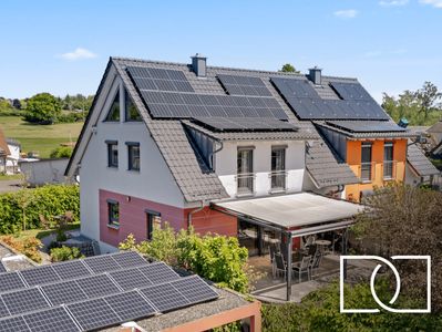 Raumwunder! Energieeffizientes Einfamilienhaus mit Wintergarten, Pool und traumhaftem Garten