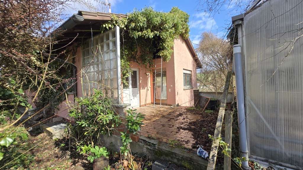 Immobilie in Schönbrunn - Renovierungsbedürftiges Einfamilienhaus mit Einliegerwohnung und großzügigem Grundstück zu veräußern - Bild 0