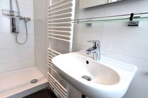 Frisch sanierte und renovierte 2-Zimmer Wohnung mit EBK – Gerichtstraße 84, 13347 Gesundbrunnen, Berlin – Vorschaubild 8