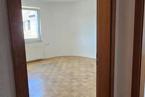 Helle 2-Zimmer Dachgeschosswohnung in Duisburg-Wanheimerort – Eschenstraße 52, 47055 Wanheimerort, Duisburg – Vorschaubild 2