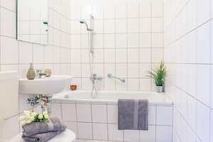 Geräumige 3-Raum-Wohnung mit Balkon in begrünter Wohnlage – Leipziger Str. 173, 9114 Borna-Heinersdorf, Chemnitz – Vorschaubild 2