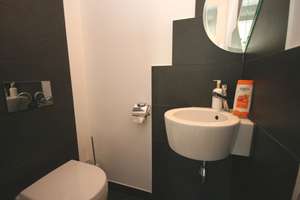 Junkersdorf - Helle DG-Maisonette - Dachterrasse - EBK - Gartennutzung - frei ab 01.09.2026 – Sterrenhofweg 8a, 50858 Junkersdorf, Köln – Vorschaubild 9