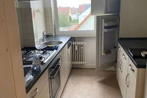 Dachgeschosswohnung mit drei Räumen, Einbauküche und Hobbyraum – Holderbuschweg 8, 70563 Heerstraße, Stuttgart – Vorschaubild 4