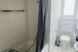 Ruhige Dachgeschosswohnung mit Balkon – Die vollständige Adresse der Immobilie erhältst du vom Anbieter., 40221 Bilk, Düsseldorf – Vorschaubild 3