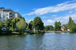 Wohnen am Wasser: Großzügige 4-Zimmer-Terrassenwohnung mit Garten und Westterrasse
