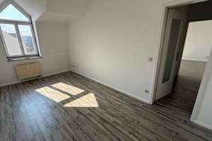 DG  + Aufzug  + moderner Boden + Bad mit Wanne + EBK – Bernsdorfer Straße 69, 9126 Bernsdorf, Chemnitz – Vorschaubild 7