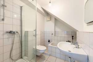 ÜBER DEN DÄCHERN DER KÖLNER SÜDSTADT - 2 ZIMMER-MAISONETTE MIT DACHTERRASSE UND EINBAUKÜCHE – 50677 Neustadt/Süd, Köln – Vorschaubild 8