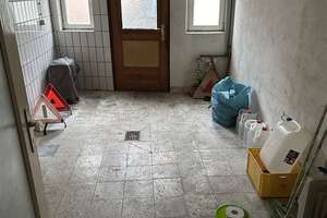 Wohnhaus, 3 WE + DG-Ausbau möglich; zentrale Lage, Garage, renovierungsbedürftig! – Die vollständige Adresse der Immobilie erhältst du vom Anbieter., 96106 Ebern – Vorschaubild 9