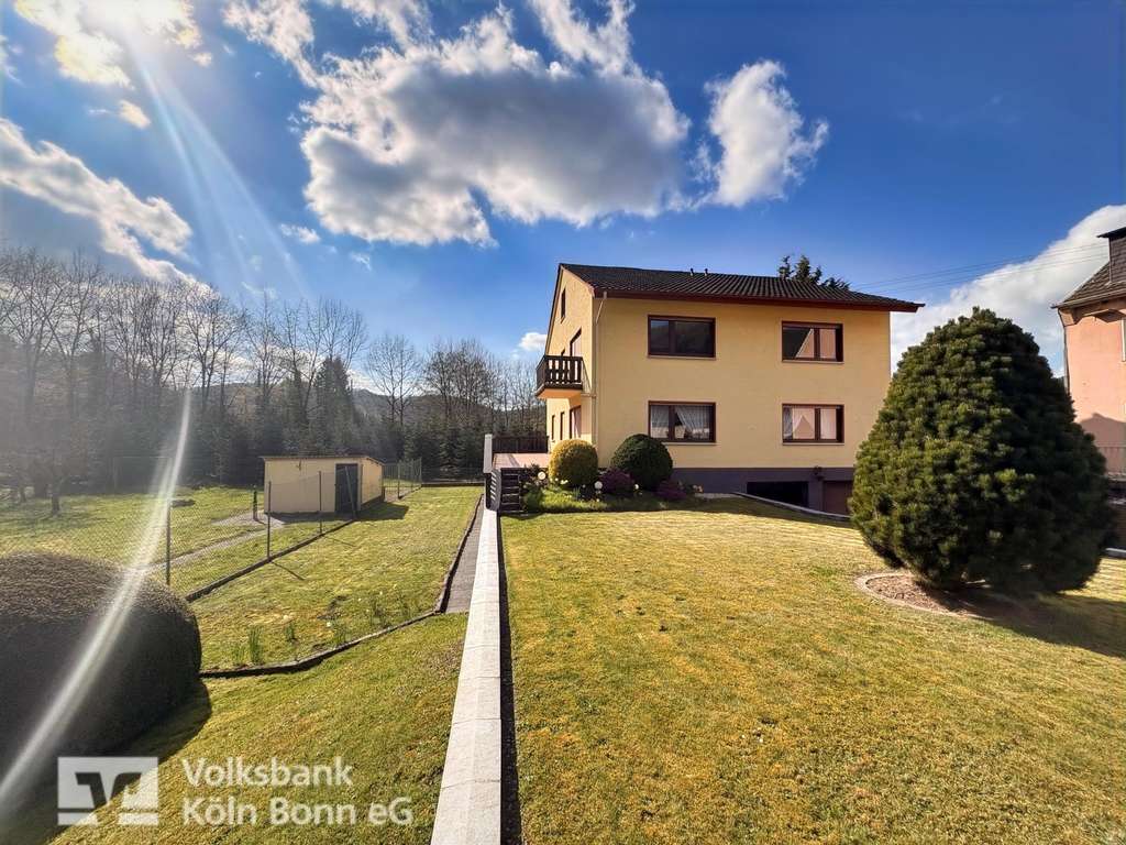 Immobilie in Eitorf - Eitorf - gepflegtes Zweifamilienhaus mit viel Platz - Bild 1
