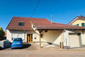 Schönes freistehendes Einfamilienhaus  mit 170 m² Wohnfläche, Keller, Garten,Terrasse,Garage,Carpot
