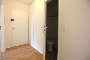 VOLLSTÄNDIG RENOVIERTE 3 ZIMMER WOHNUNG IN VENNHAUSEN MIT GROßEM BALKON UND NEUEM LAMINAT – Vennhauser Allee 186, 40627 Vennhausen, Düsseldorf – Vorschaubild 9