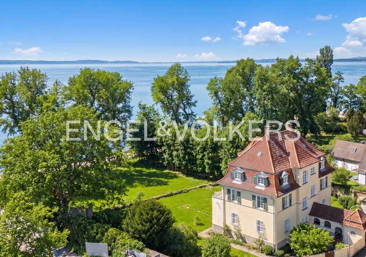 Historische Villa mit eigenem Strand und großzügigem Parkgrundstück