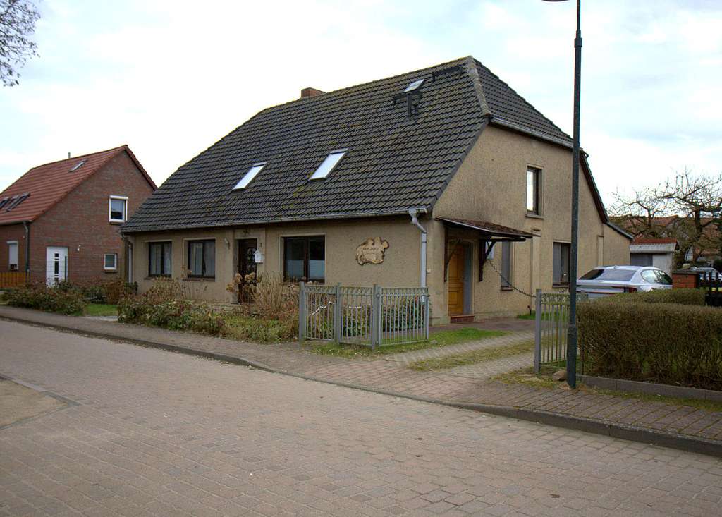 Immobilie in Domsühl - Sehr geräumiges  saniertes Wohnhaus +  2 Einliegerwohnungen - Bild 0