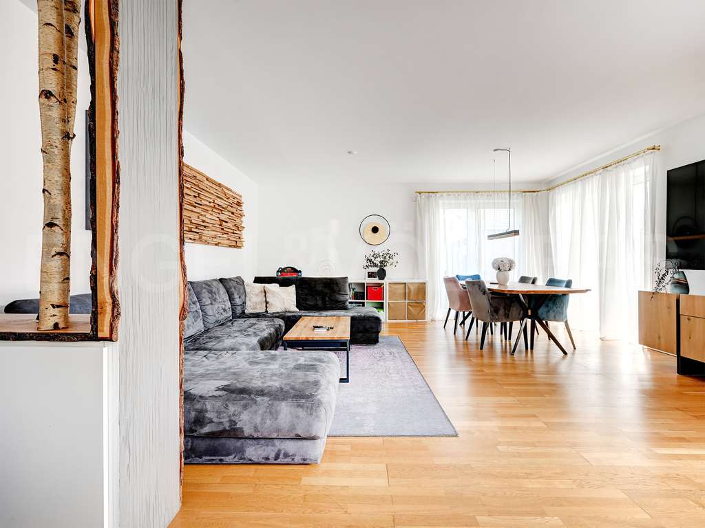 Immobilie in Putzbrunn - Modernes Mehrgenerationenhaus mit Charme - 3 großzügige Wohneinheiten in Putzbrunn - Bild 1