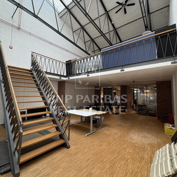 Loftbüros mit industriellem Charakter!