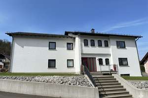 Top gepflegtes Zweifamilienhaus: Wohnen & Vermieten unter einem Dach!!! – Die vollständige Adresse der Immobilie erhältst du vom Anbieter., 55743 Idar-Oberstein – Vorschaubild 1