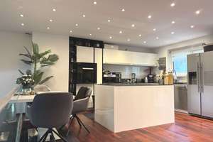 LUXUS: ruhige 3-Zimmer-Terrassenwohnung mit EBK, Garage, eigenem Garten in Oberrath