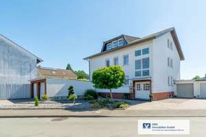 Zweifamilienhaus mit ausgebautem Dachgeschoss in ruhiger Wohnlage