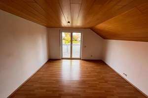 Freundliche 3-Zimmer-Wohnung mit Balkon und EBK in Hülben nähe Bad Urach – Die vollständige Adresse der Immobilie erhältst du vom Anbieter., 72584 Hülben – Vorschaubild 4