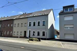 Erstbezug nach Kernsanierung: 2,5-Zimmer-Wohnung im Dachgeschoss-Bezugsfertig /Gemeinschaftsterrasse – Kölner Straße 350, 47807 Fischeln, Krefeld – Vorschaubild 2
