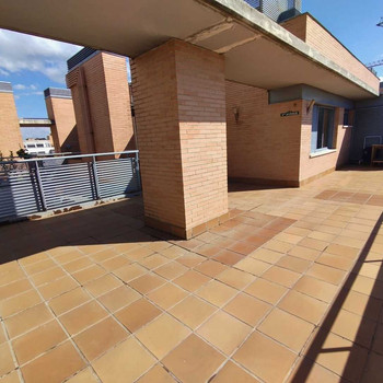 EXKLUSIVES PENTHOUSE MIT SPEKTAKULÄRER TERRASSE VON 120 m² UND UNENDLICHEM BLICK