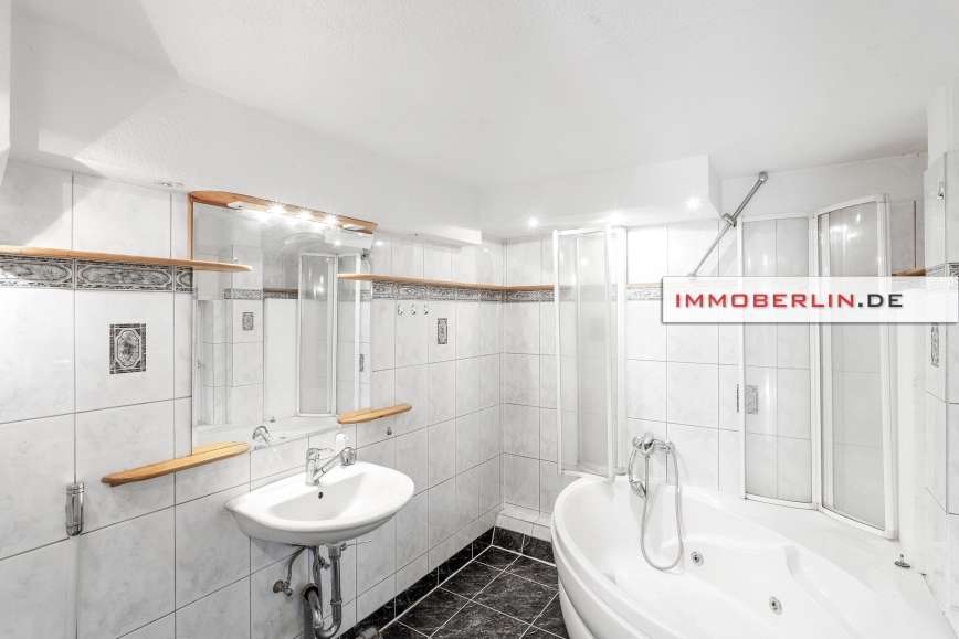 IMMOBERLIN.DE - Individuelles Ein-/Zweifamilienhaus mit attraktivem Ausbaupotential & Südgarten, Berlin – Bild 3