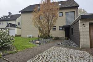 Helle 2,5-Zimmer Wohnung mit Balkon, neuer Küche und Einbauschränken in Leopoldshöhe – Rehweg 6, 33818 Leopoldshöhe – Vorschaubild 3