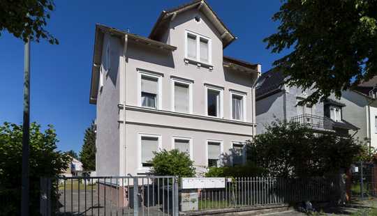 Bild von Stilvolles 3 FH-Wohnhaus mit Nebengebäude auf großem Grundstück Darmstadt