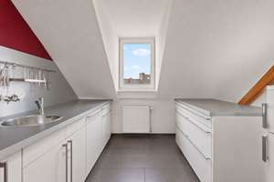 Wohnen über den Dächern Wiesbadens – Charmante Maisonette mit Sonnenterrasse – Die vollständige Adresse der Immobilie erhältst du vom Anbieter., 65197 Rheingauviertel / Hollerborn, Wiesbaden – Vorschaubild 6