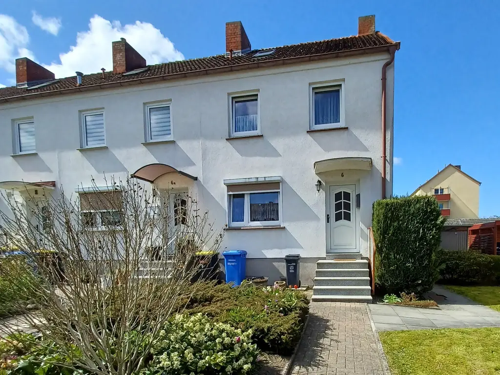 Aus Alt mach Neu - sanierungsbedürftiges Reihenendhaus in Ribnitz