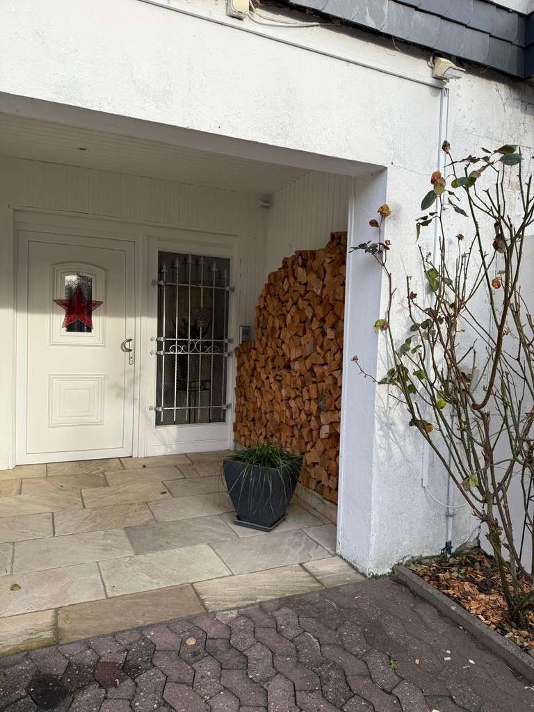 Immobilie in Neustadt am Rübenberge - Helle 3–4-Zimmer-Wohnung mit großer Dachterrasse, Kamin, Sauna und Garage in Neustadt am Rübenberge - Bild 2