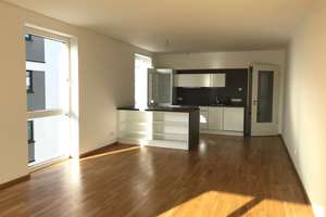 Frei ab 01.05. - Moderne 3-Zi.-Whg. im 5.OG mit Balkon + Keller + EBK !!!