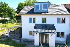 |Sanierte Doppelhaushälfte in Eilsbrunn| 

Perfekte Lage für Familien – Die vollständige Adresse der Immobilie erhältst du vom Anbieter., 93161 Sinzing – Vorschaubild 1