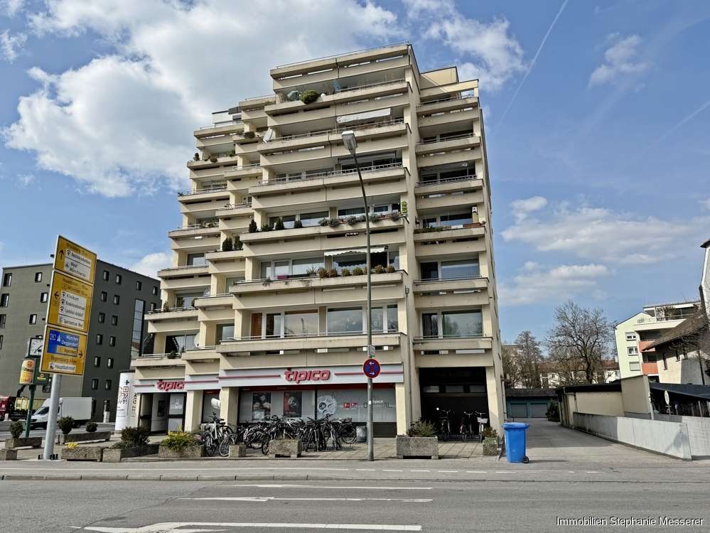 Renovierungsobjekt: Zentrale 60 m² Wohnung mit Lift und 2 Terrassen in der Landshuter Innenstadt, Landshut – Bild 1