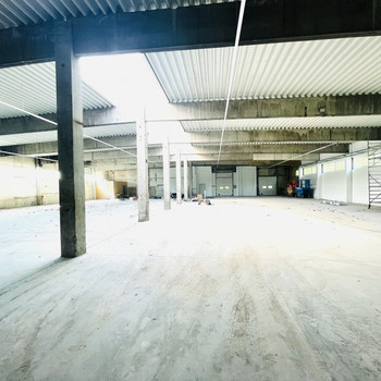 Erstbezug nach Sanierung! 1.500 m² Halle mit Top-Ausstattung | anliegende Bürofläche