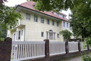 Selbstnutzung oder Kapitalanlage: Kreatives Konzept für imposante Mehrfamilienvilla gesucht!