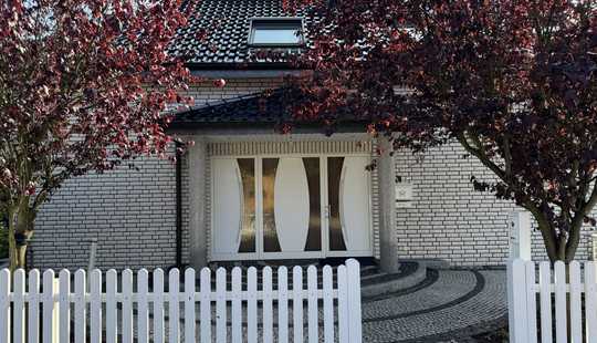 Bild von Charmantes Einfamilienhaus mit Wellnessbereich in ruhiger Lage von Wolfsburg Neuhaus