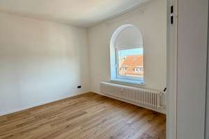Moderne, frisch sanierte Dachgeschosswohnung – ideal für Singles, Studierende oder Kapitalanleger – Hamburger Chaussee 45, 24113 Hassee, Kiel – Vorschaubild 2