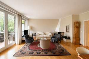 Hochparterre-Wohnung mit großem Südbalkon, Kamin und Einzelgarage – 22609 Nienstedten, Hamburg – Vorschaubild 5
