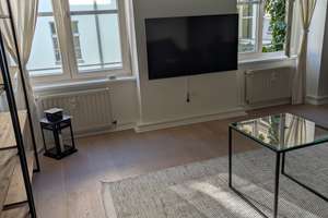 Neu-möbliertes und helles Juwel im Kollwitzkietz  – Die vollständige Adresse der Immobilie erhältst du vom Anbieter., 10405 Prenzlauer Berg, Berlin – Vorschaubild 1
