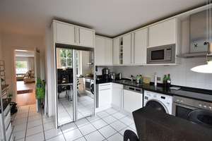 40 qm Terrasse! 4-Zimmer-Wohnung  mit EBK, Kamin & Doppelgarage für gehobene Ansprüche – Niederrheinstraße 16a, 40474 Stockum, Düsseldorf – Vorschaubild 10