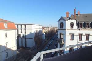 Maisonettewohnung mit Dachterrasse, Einbauküche, Laminat, Badewanne und Tiefgaragenstellplatz