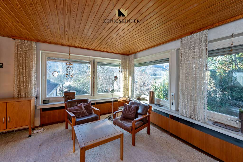 Immobilie in Bad Urach - Riesiges Anwesen in fantastischer Lage! EFH mit ELW mit großem Garten, fantastischer Aussicht - Bild 3