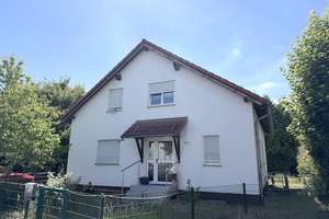 Ein echtes Zuhause! Vermietetes EFH mit blickgeschütztem Garten in ruhiger Wohnlage von Worfelden – Die vollständige Adresse der Immobilie erhältst du vom Anbieter., 64572 Büttelborn – Vorschaubild 1