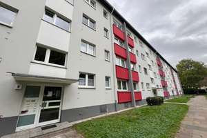Großer Balkon - Wannenbad mit Fenster - 3 Zimmer dazu - Duisburg Rheinhausen