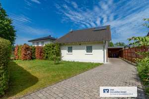 Modernes Niedrigenergiehaus auf einer Ebene- Wohnen mit Wintergarten, Kamin und viel Platz