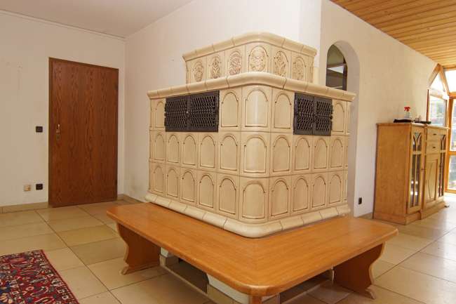 Immobilie in Roßtal - Roßtal-S-Bahn Nähe: Einfamilienhaus mit PV, Solar, Doppelgarage und Traumblick auf Felder und Wiesen - Bild 8