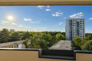 Hochwertig modernisierte 3-Zimmer-Wohnung mit Westbalkon und Weitblick - maklerfrei – Die vollständige Adresse der Immobilie erhältst du vom Anbieter., 12351 Gropiusstadt, Berlin – Vorschaubild 4