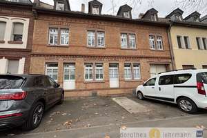 Dreifamilienhaus mit gut ausgestatteten Wohnungen und soliden Mietern – Die vollständige Adresse der Immobilie erhältst du vom Anbieter., 65203 Mainz-Amöneburg, Wiesbaden – Vorschaubild 1