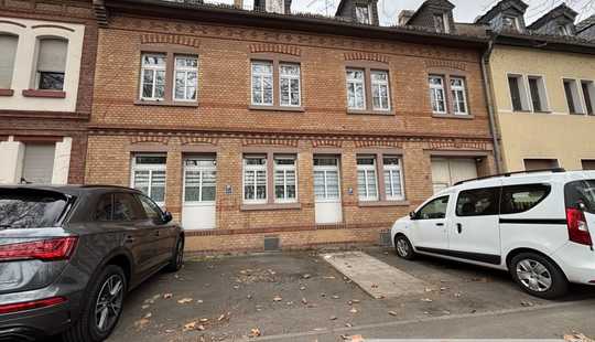 Bild von Dreifamilienhaus mit gut ausgestatteten Wohnungen und soliden Mietern